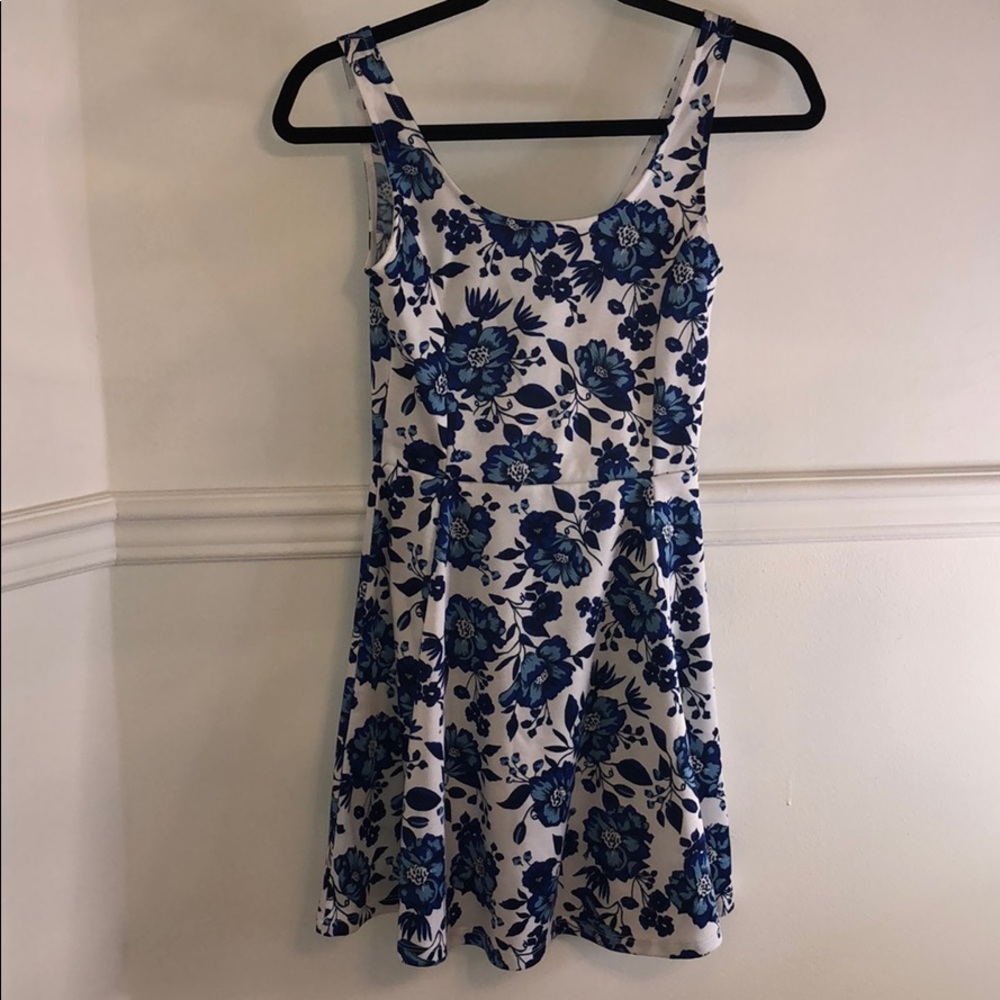 Blue flowers H&M’s dress